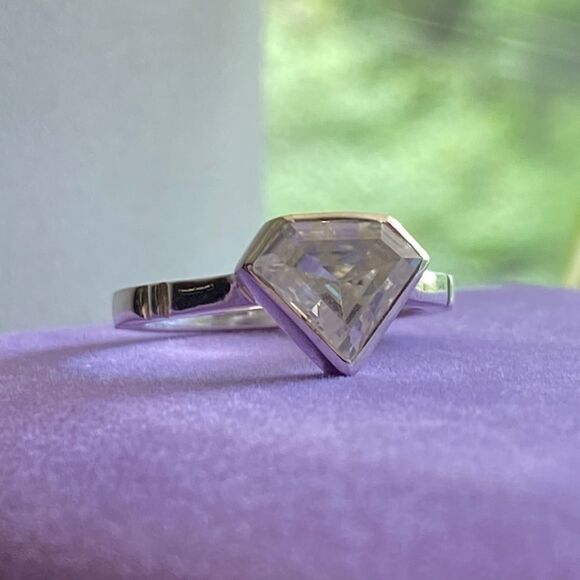 💛 925 1.85ct Fancy Cut Moissanite Ring - Picture 1 of 5